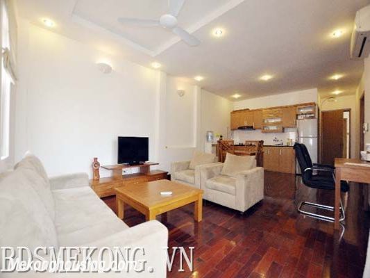 Cho thuê căn hộ dịch vụ 02 phòng ngủ đẹp, giá rẻ trên đường Quảng An, Tây Hồ 3
