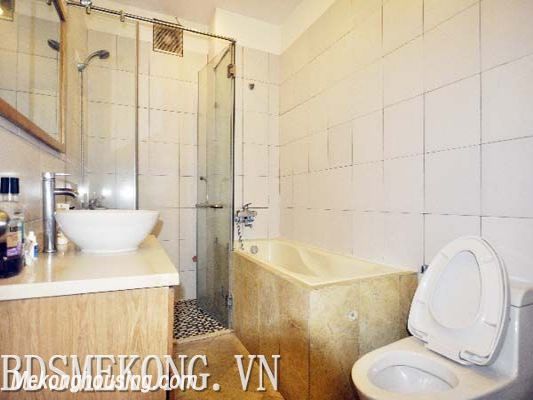 Cho thuê căn hộ dịch vụ 02 phòng ngủ đẹp, giá rẻ trên đường Quảng An, Tây Hồ 7