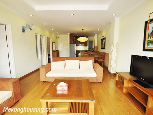 Cho thuê căn hộ dịch vụ rộng 90m2, tầng cao, đầy đủ nội thất gần hồ Tây 1