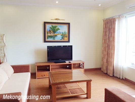 Cho thuê căn hộ dịch vụ rộng 90m2, tầng cao, đầy đủ nội thất gần hồ Tây 3