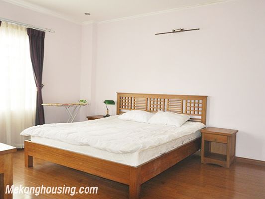 Cho thuê căn hộ dịch vụ rộng 90m2, tầng cao, đầy đủ nội thất gần hồ Tây 7