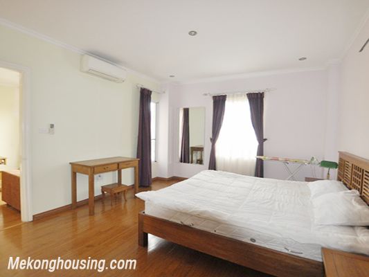 Cho thuê căn hộ dịch vụ rộng 90m2, tầng cao, đầy đủ nội thất gần hồ Tây 8