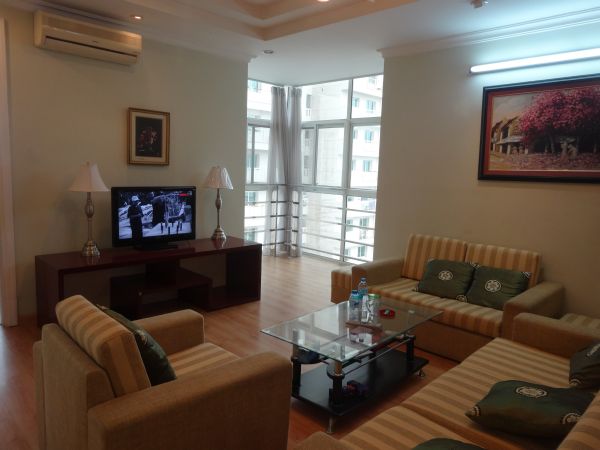 Cho thuê căn hộ trên tầng cao, giá rẻ trong tòa E Ciputra, Hà Nội