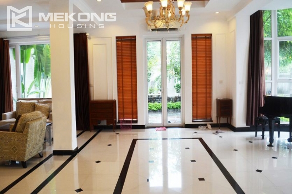 Ciputra corner villa with 5 bedrooms, very large and modern for rent 11