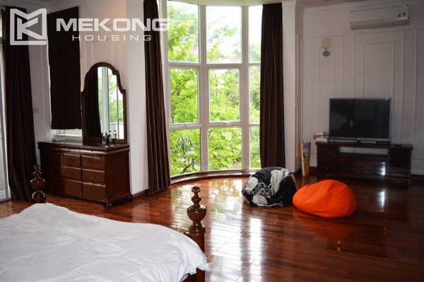 Ciputra corner villa with 5 bedrooms, very large and modern for rent 2