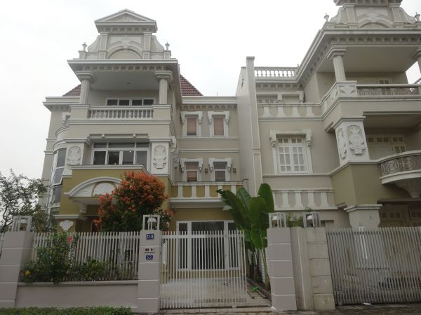 Ciputra Hanoi luxurious and spacious villa with greenlawn in secure area for lease
