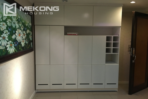 Colourful apartment with 4 bedrooms for rent in E1 Tower Ciputra 5