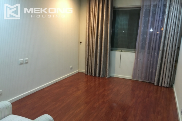 Colourful apartment with 4 bedrooms for rent in E1 Tower Ciputra 10