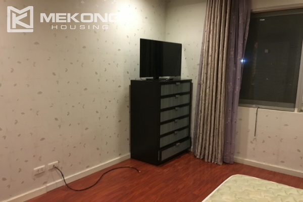 Colourful apartment with 4 bedrooms for rent in E1 Tower Ciputra 8