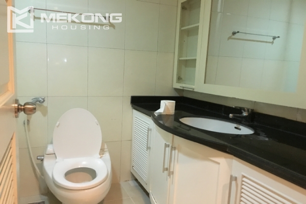 Colourful apartment with 4 bedrooms for rent in E1 Tower Ciputra 9