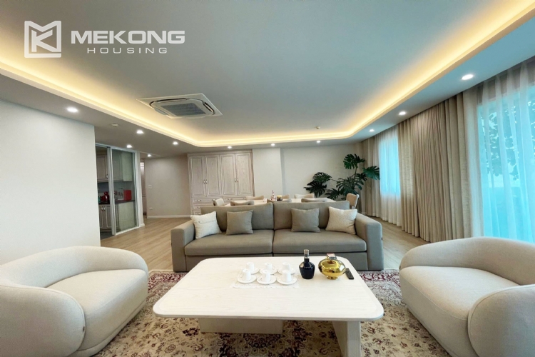 Elegant 3-bedroom apartment for rent at E4 Ciputra 3