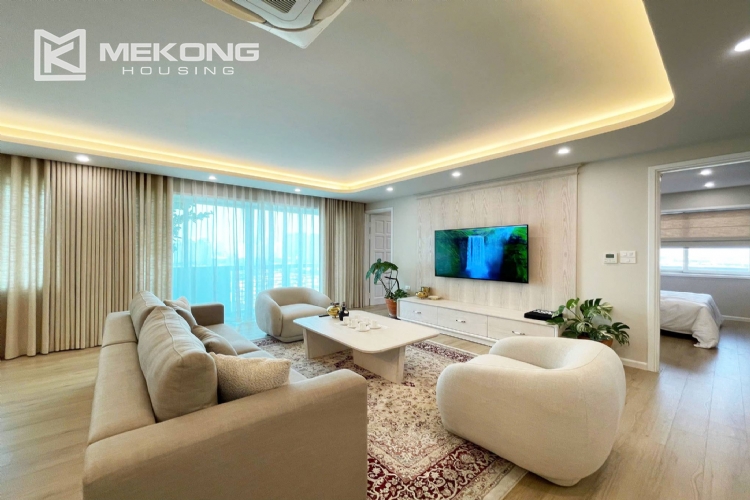 Elegant 3-bedroom apartment for rent at E4 Ciputra 4