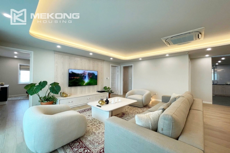 Elegant 3-bedroom apartment for rent at E4 Ciputra 5