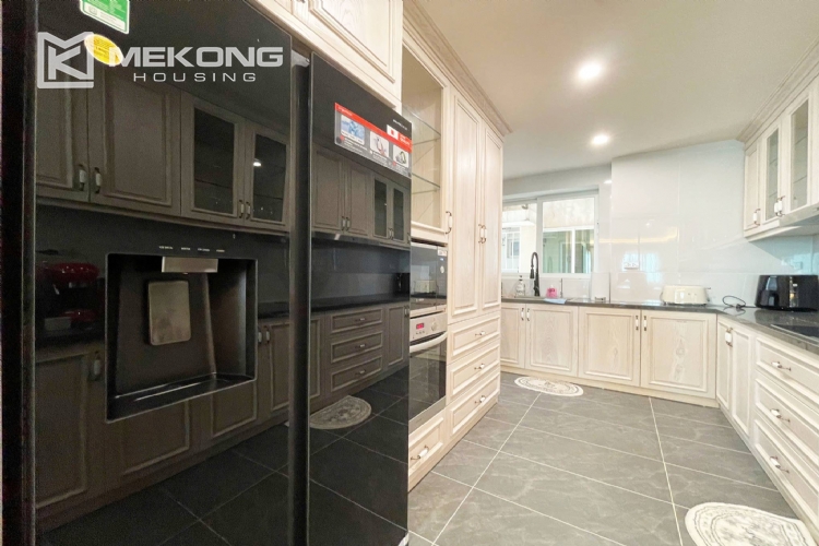 Elegant 3-bedroom apartment for rent at E4 Ciputra 11