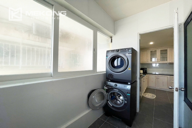 Elegant 3-bedroom apartment for rent at E4 Ciputra 15