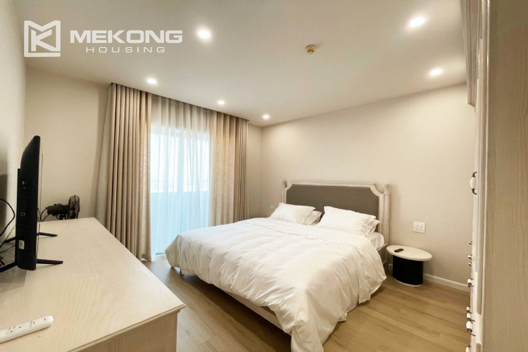Elegant 3-bedroom apartment for rent at E4 Ciputra 16