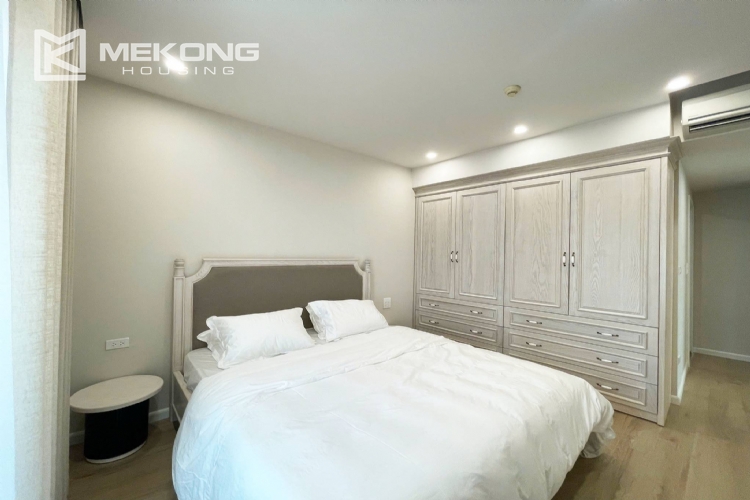 Elegant 3-bedroom apartment for rent at E4 Ciputra 17