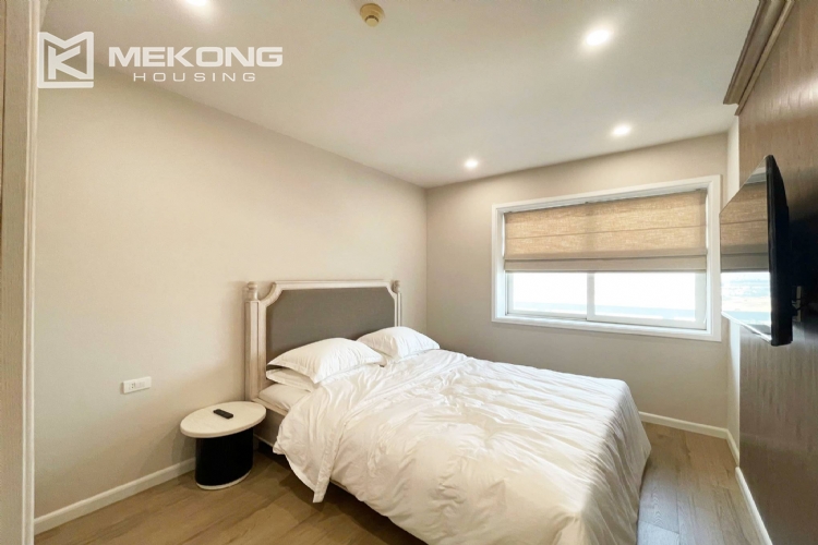 Elegant 3-bedroom apartment for rent at E4 Ciputra 19