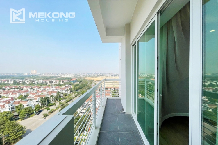 Elegant 3-bedroom apartment for rent at E4 Ciputra 27