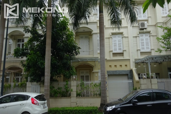 Fully furnished villa with 4 bedrooms for rent in T area Ciputra 2