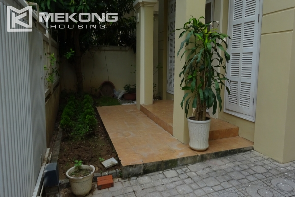 Fully furnished villa with 4 bedrooms for rent in T area Ciputra 3