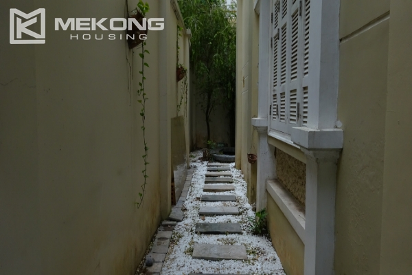 Fully furnished villa with 4 bedrooms for rent in T area Ciputra 5