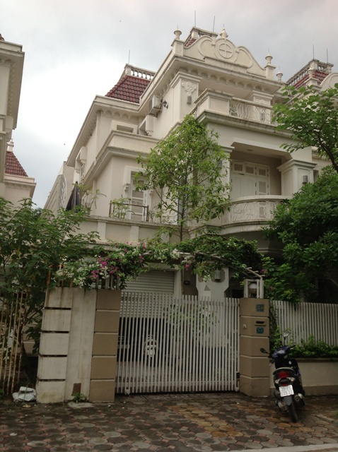 Fully furnished villa with 4 bedrooms for rent in T block, Ciputra, Tay Ho, Hanoi