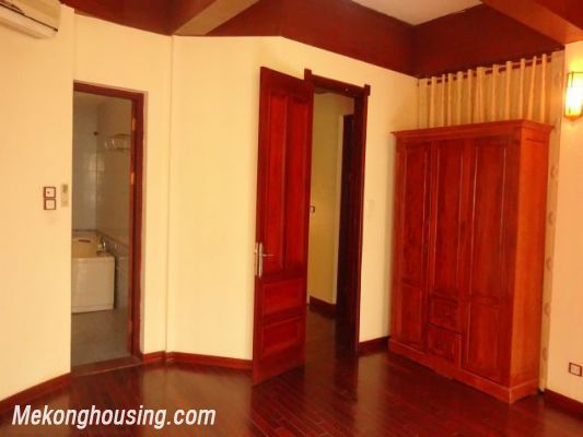 Lake View Villa For Rent in Xuan Dieu Street 11