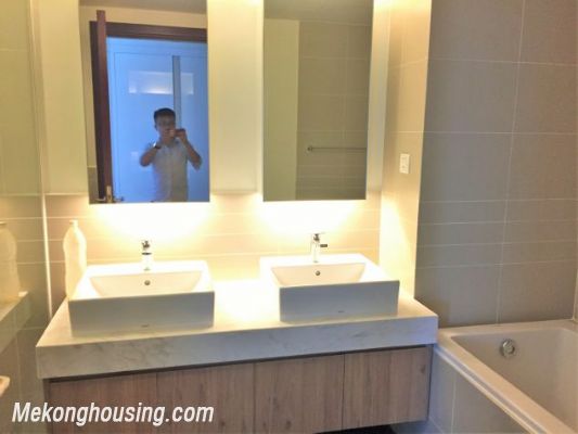 Lovely lake front apartment with 2 bedrooms for rent in Watermark Ho Tay, Lac Long Quan street, Tay Ho district 6