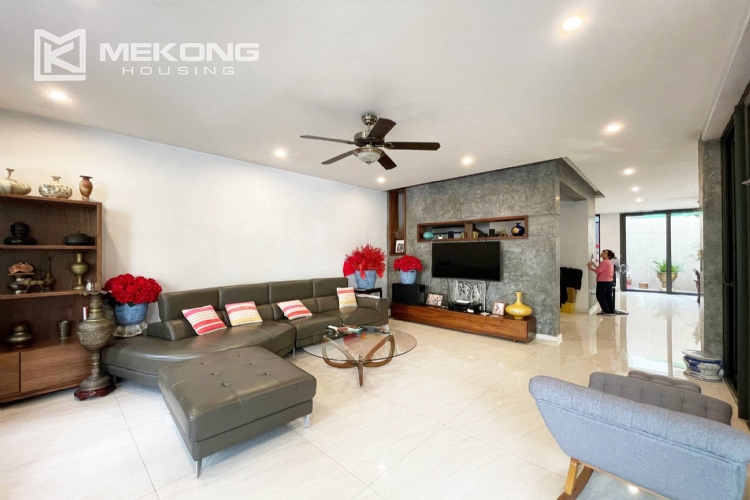Luxurious Garden Villa for Rent in T8 Ciputra 3