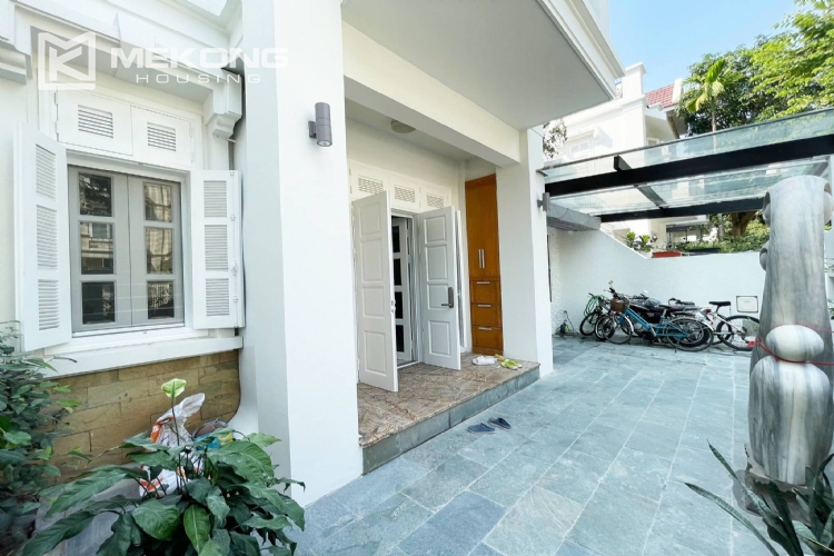 Luxurious & Spacious Garden Villa for Rent in T8 Ciputra 2