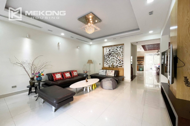 Luxurious & Spacious Garden Villa for Rent in T8 Ciputra 3