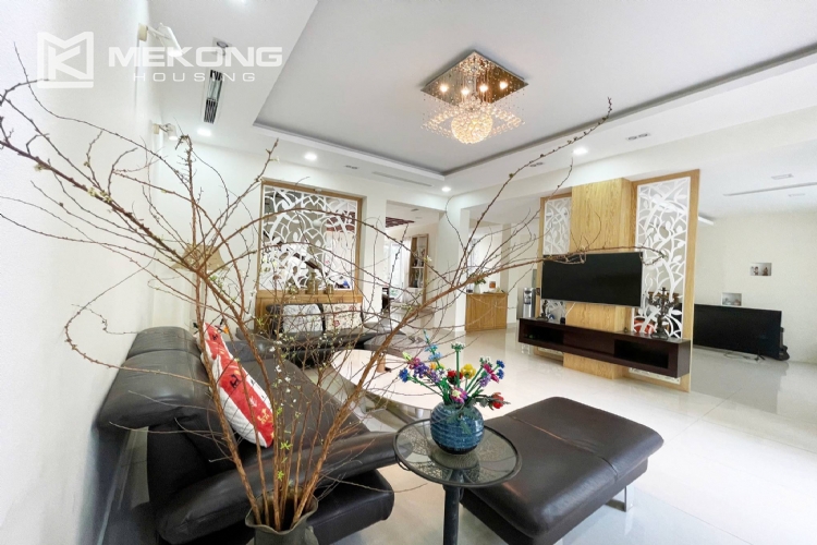 Luxurious & Spacious Garden Villa for Rent in T8 Ciputra 4