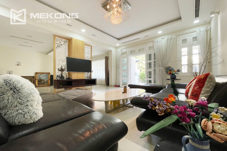 Luxurious & Spacious Garden Villa for Rent in T8 Ciputra 6
