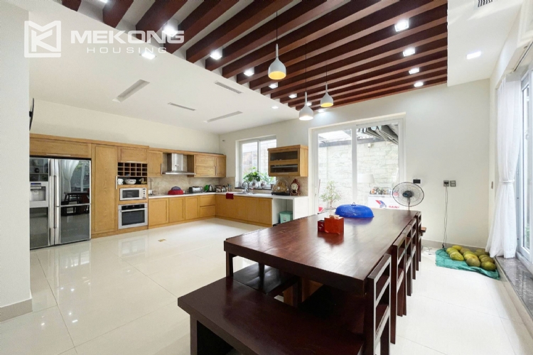 Luxurious & Spacious Garden Villa for Rent in T8 Ciputra 10