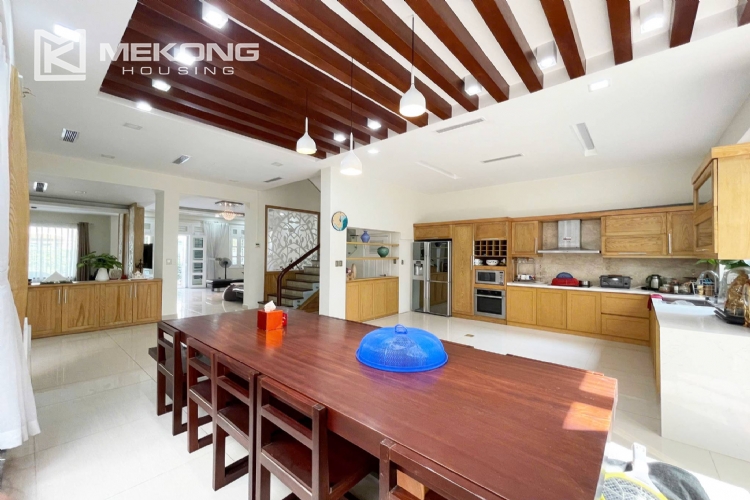 Luxurious & Spacious Garden Villa for Rent in T8 Ciputra 11