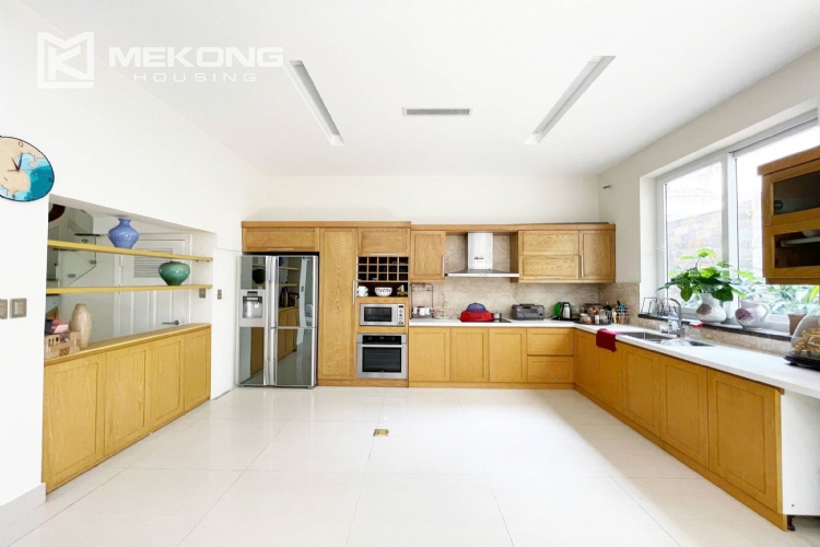 Luxurious & Spacious Garden Villa for Rent in T8 Ciputra 12