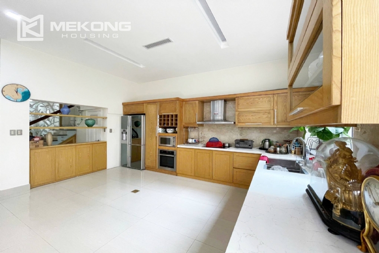 Luxurious & Spacious Garden Villa for Rent in T8 Ciputra 13