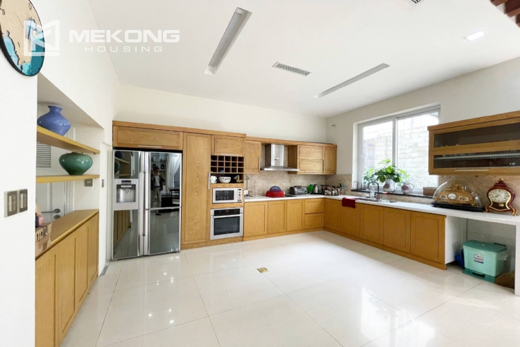 Luxurious & Spacious Garden Villa for Rent in T8 Ciputra 14