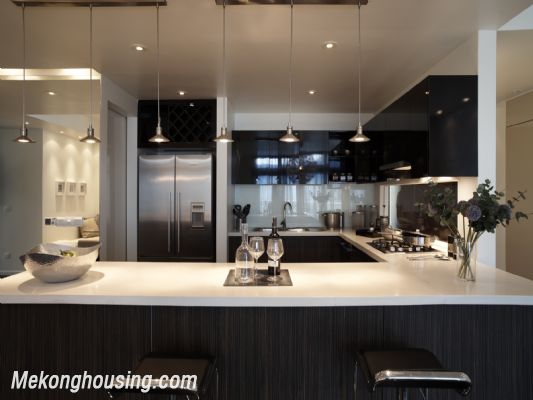 Luxury furnished duplex apartment with 4 bedrooms for rent in Watermark , Lac Long Quan, Tay Ho, Hanoi 4