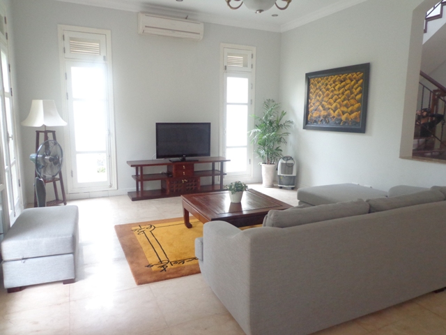 Modern villa with 5 bedroom, garage, and big garden for rent in T block, Ciputra Hanoi