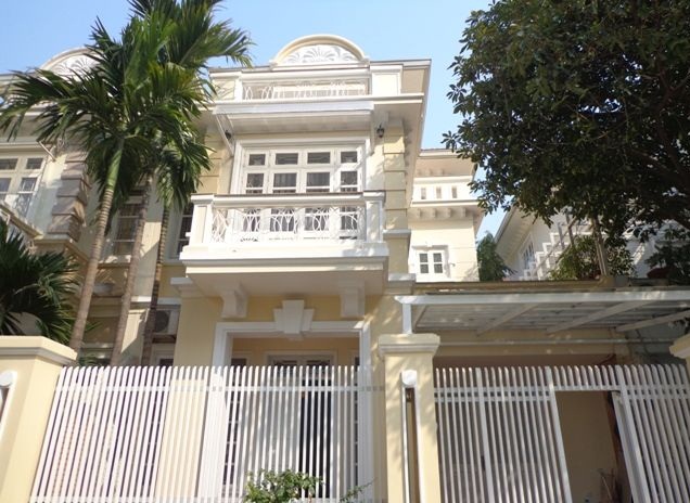 Nicely furnished villa with 4 bedrooms for rent in C block, Ciputra Hanoi