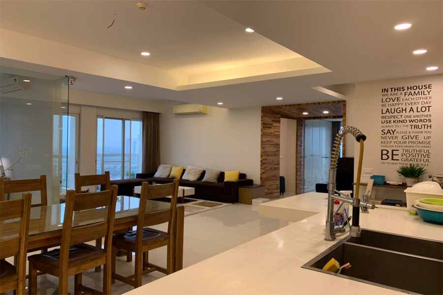 Outstanding apartment with modern design for rent in E5 tower Ciputra 2