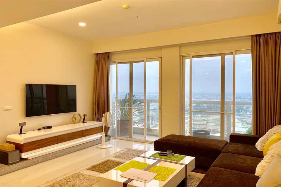 Outstanding apartment with modern design for rent in E5 tower Ciputra 4