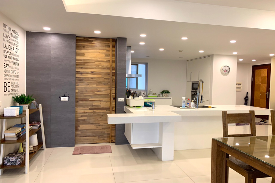 Outstanding apartment with modern design for rent in E5 tower Ciputra 6