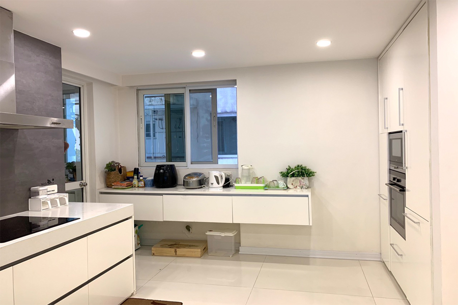 Outstanding apartment with modern design for rent in E5 tower Ciputra 7