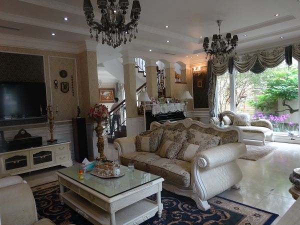 Spacious and luxury villa with 5 bedroom for rent in Ciputra Hanoi