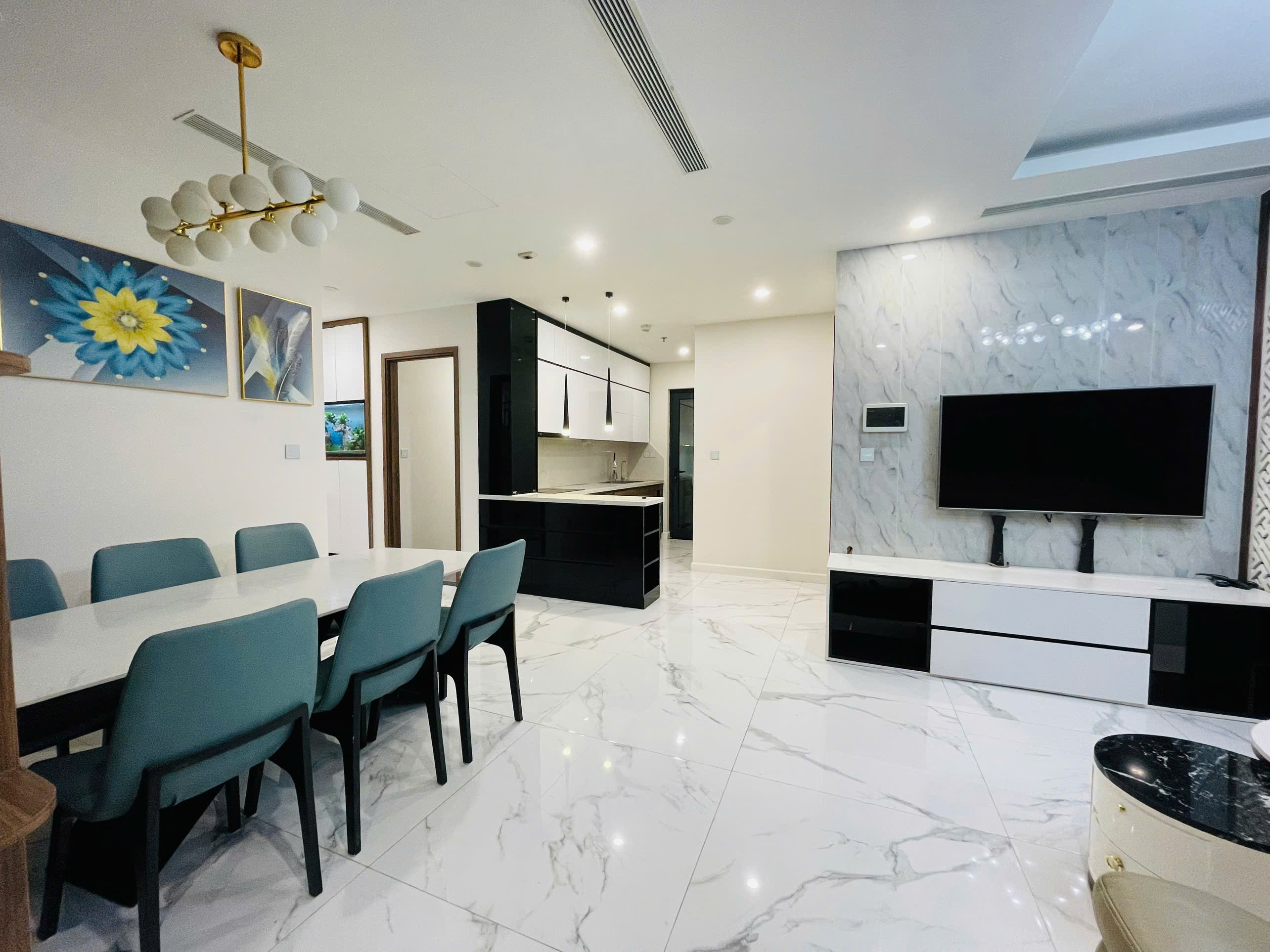 Super nice mid-floor apartment for rent in S6 Sunshine City building 2