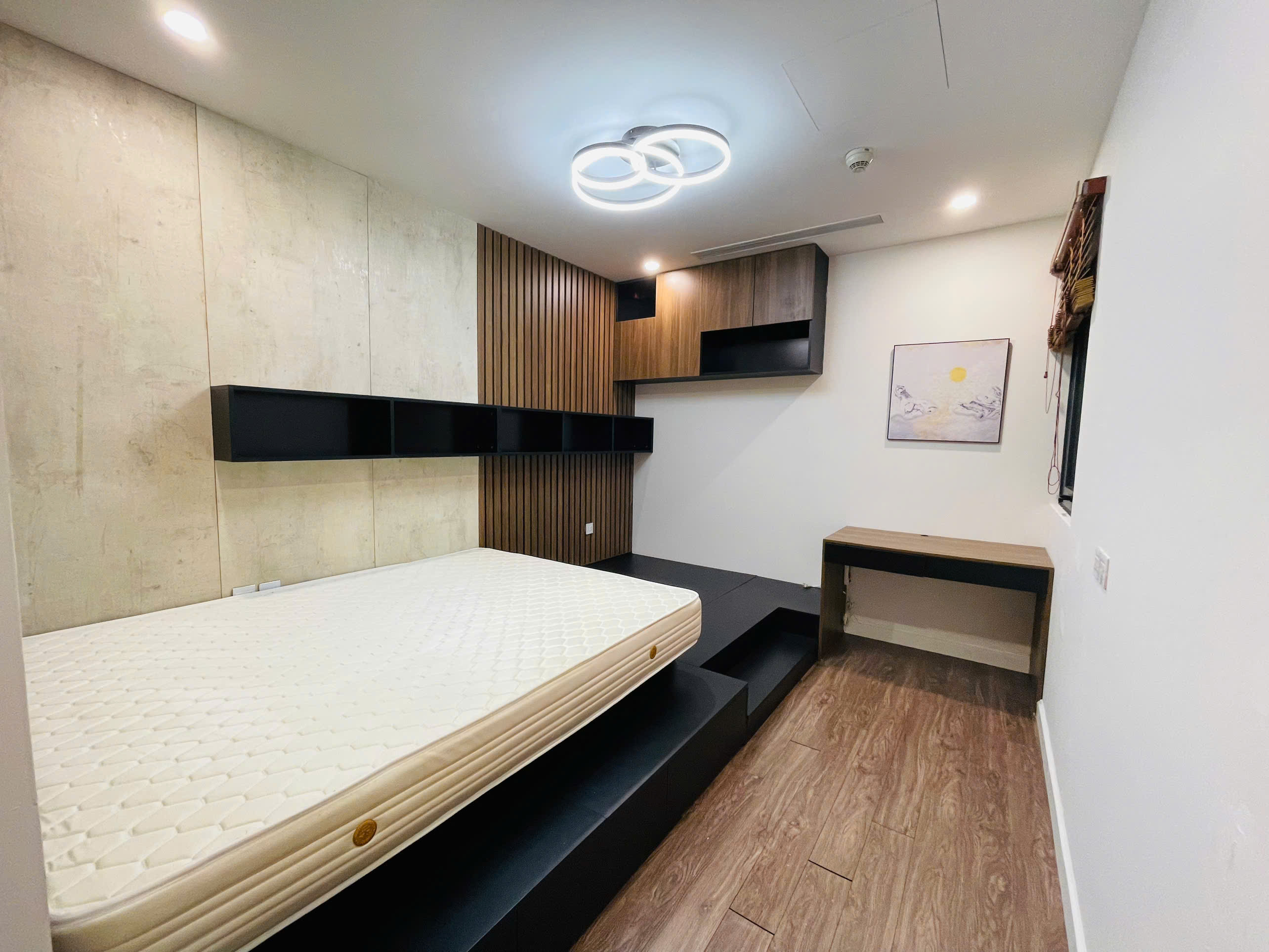 Super nice mid-floor apartment for rent in S6 Sunshine City building 3