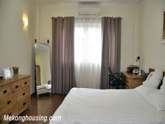 The 3 bedroom house with 950 USD/month is located on Dang Thai Mai street, Tay Ho district, Hanoi 12